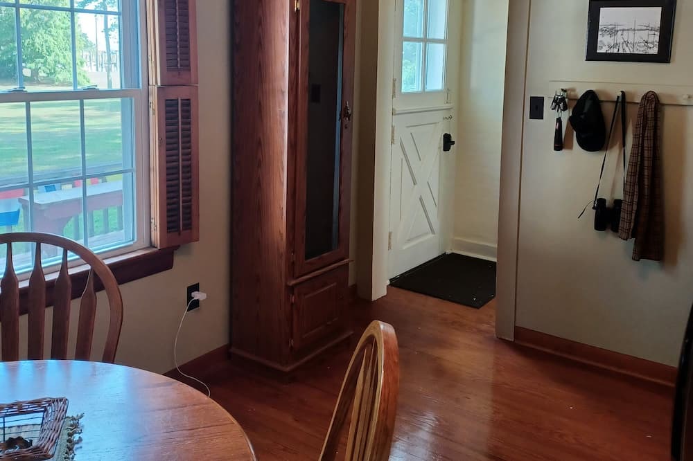 Photo of Livingroom in Quinby