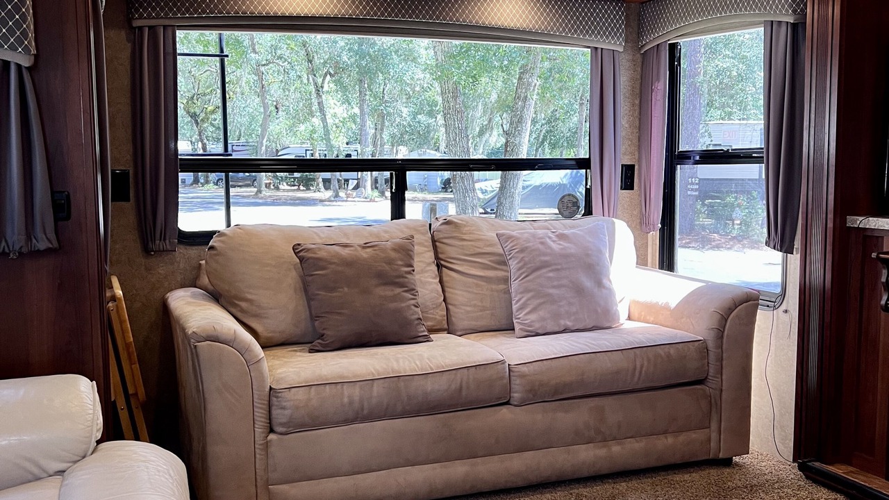 Photo of Livingroom in Salt Springs