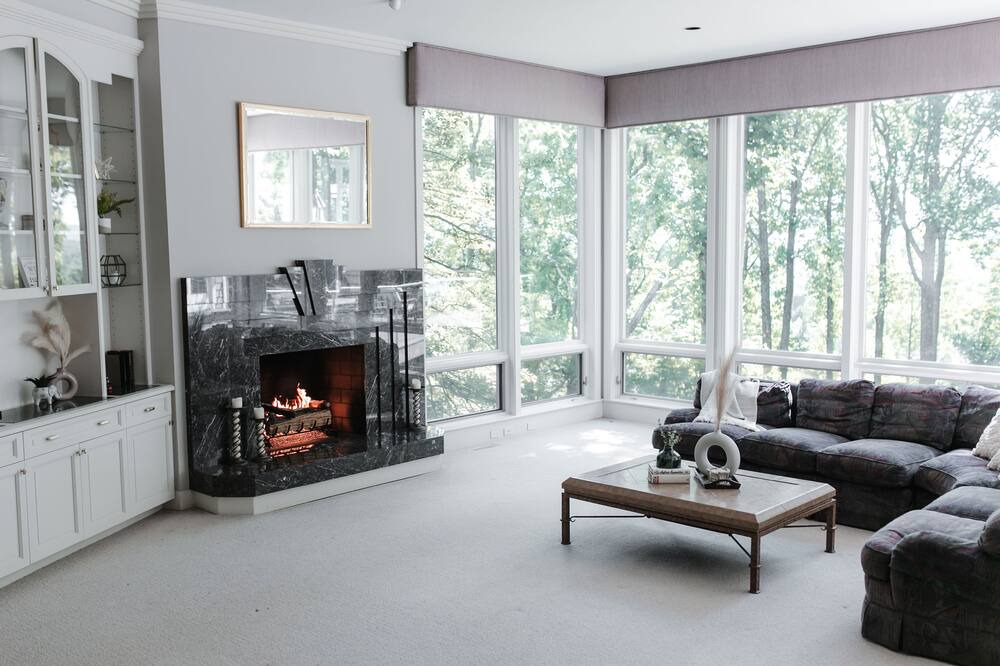 Photo of Livingroom in Nellysford