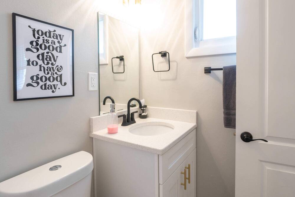 Photo of Bathroom in East Ocean View
