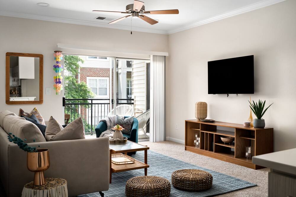 Photo of Livingroom in Lansdowne