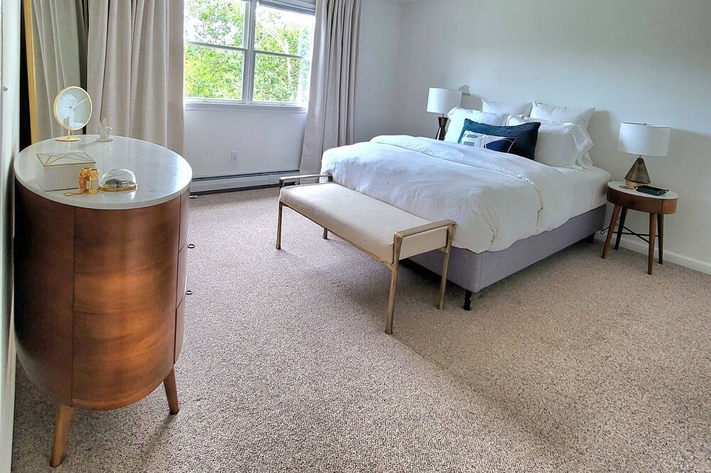 Photo of Bedroom in Calverton