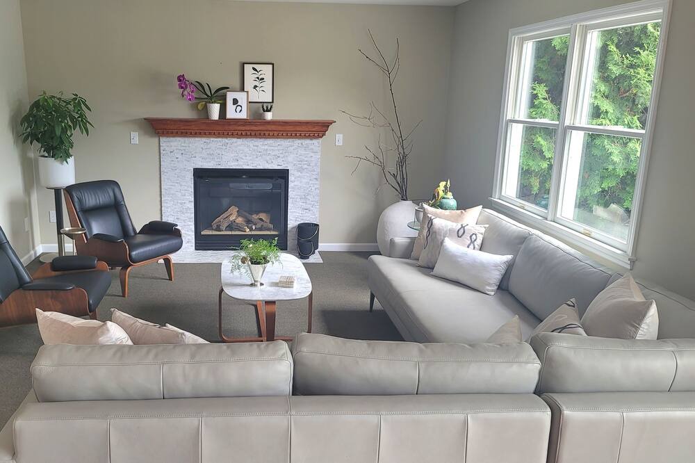 Photo of Livingroom in Calverton
