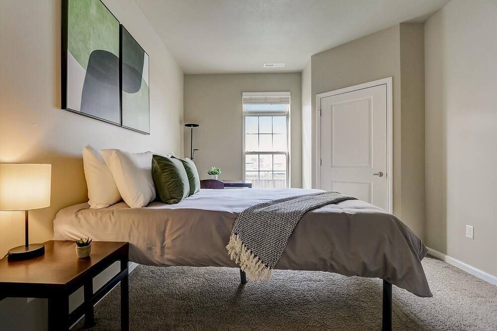 Photo of Bedroom in Roseland