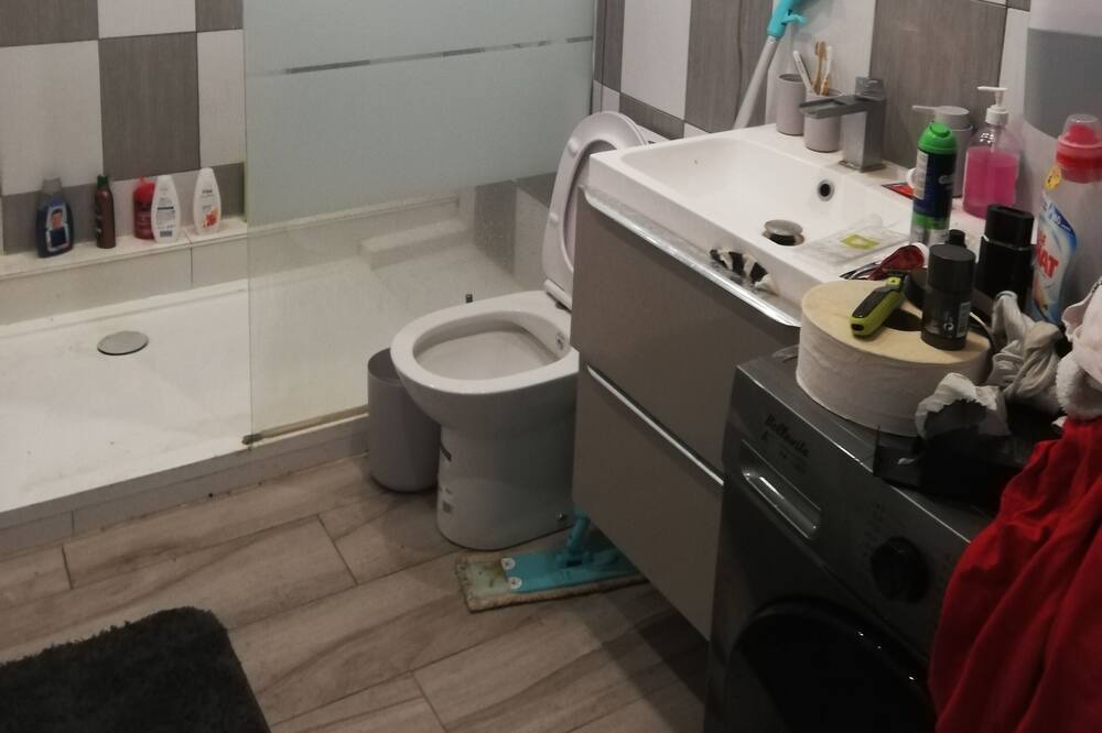 Photo of Bathroom in Montfavet