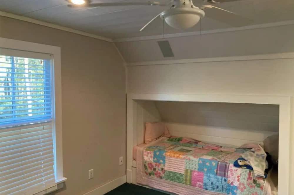 Photo of Bedroom in Gwynn