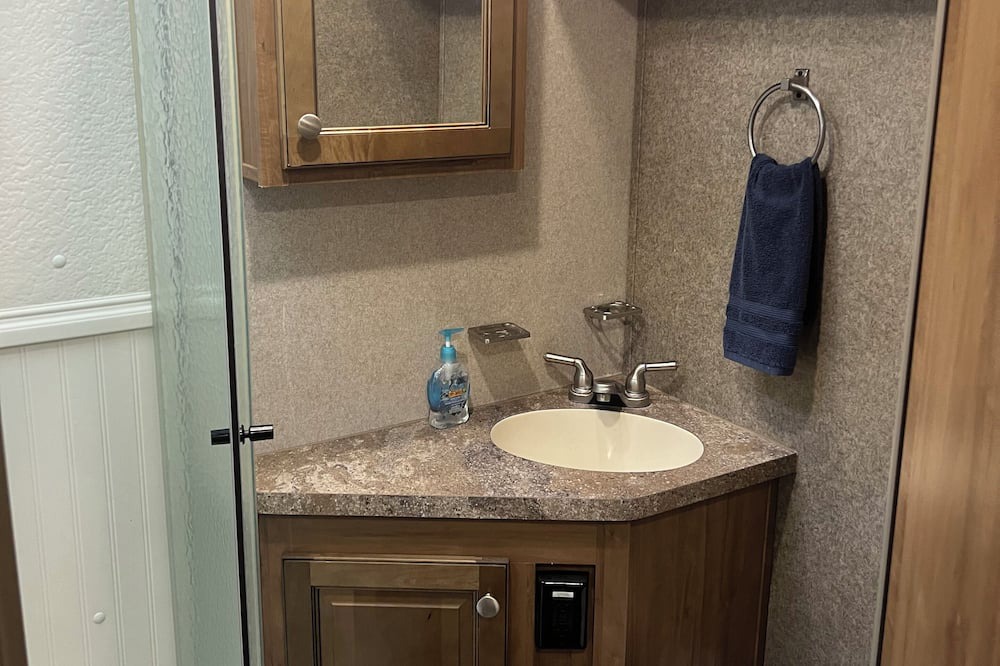 Photo of Bathroom in Bay Lake