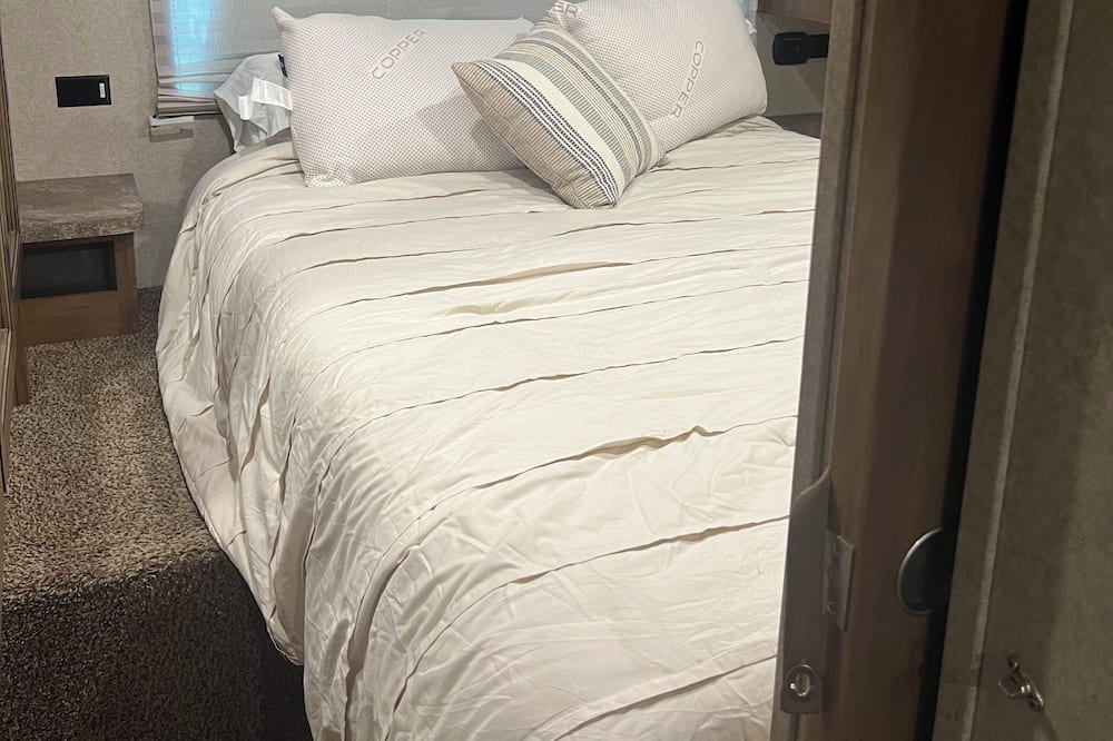 Photo of Bedroom in Bay Lake