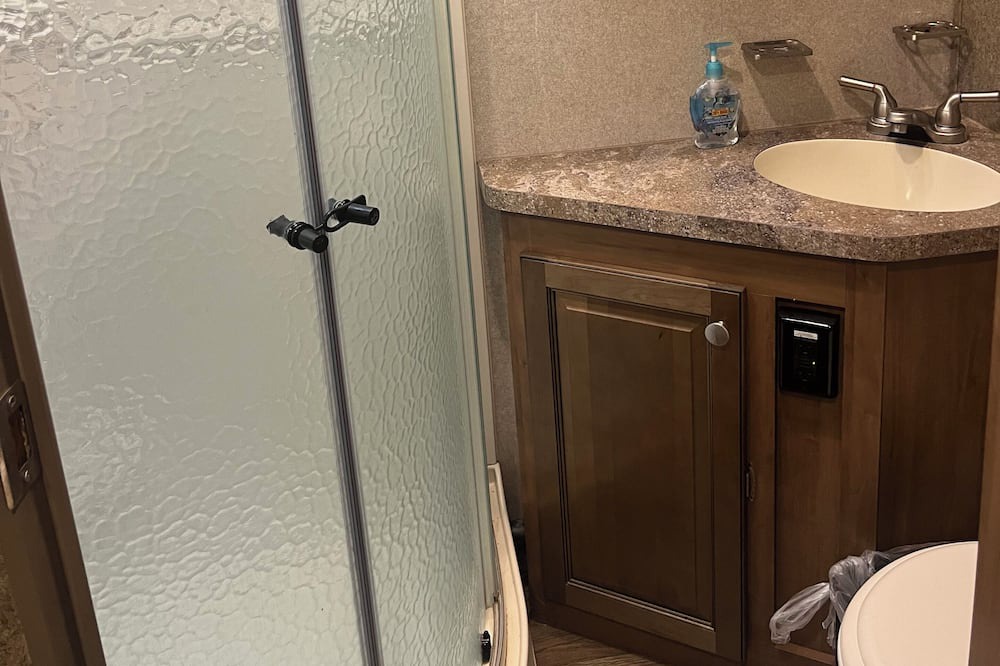 Photo of Bathroom in Bay Lake