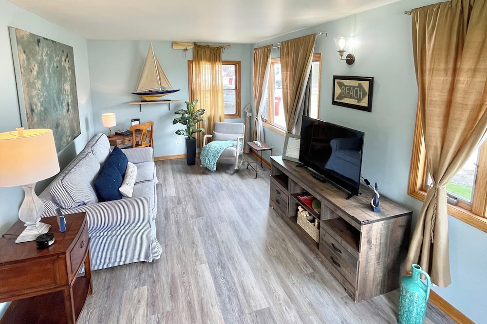 Photo of Livingroom in Cedar Lake