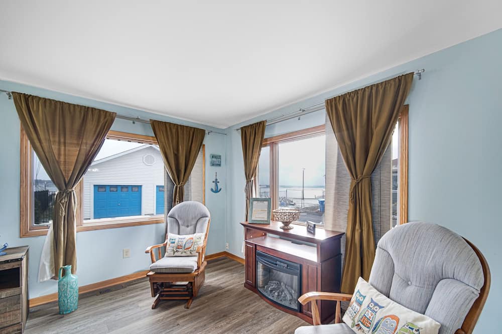 Photo of Livingroom in Cedar Lake