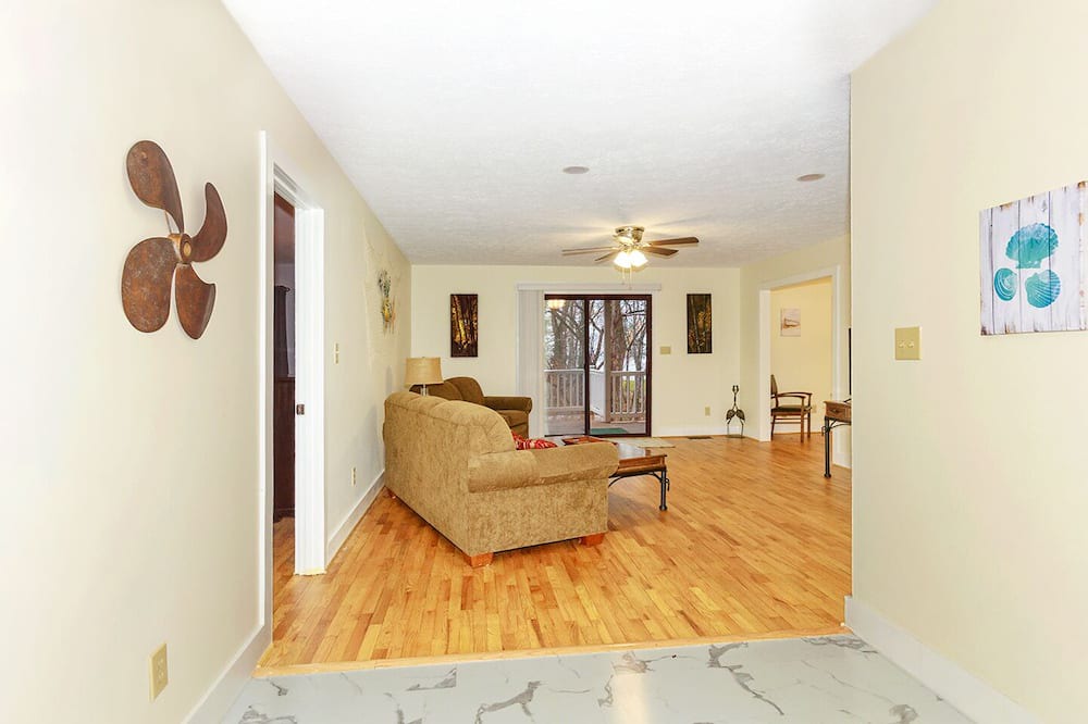 Photo of Livingroom in Claremont