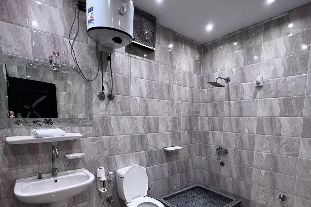 Photo of Bathroom in Pyramids Gardens