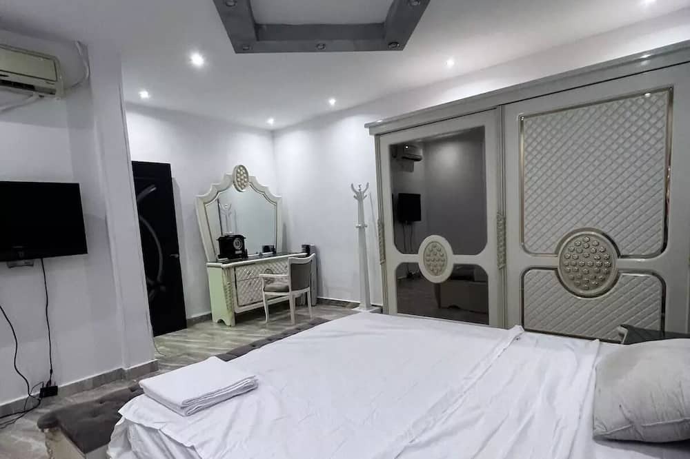 Photo of Bedroom in Pyramids Gardens