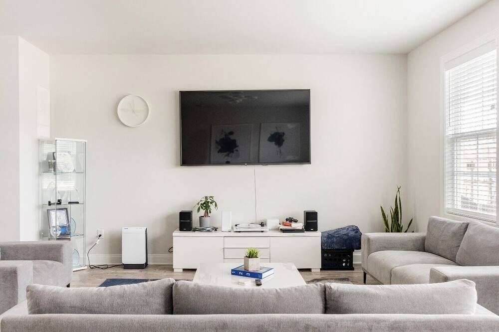 Photo of Livingroom in North Newport News