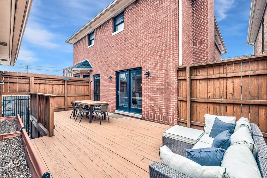 Photo of Patio Balcony in Lockerbie Square