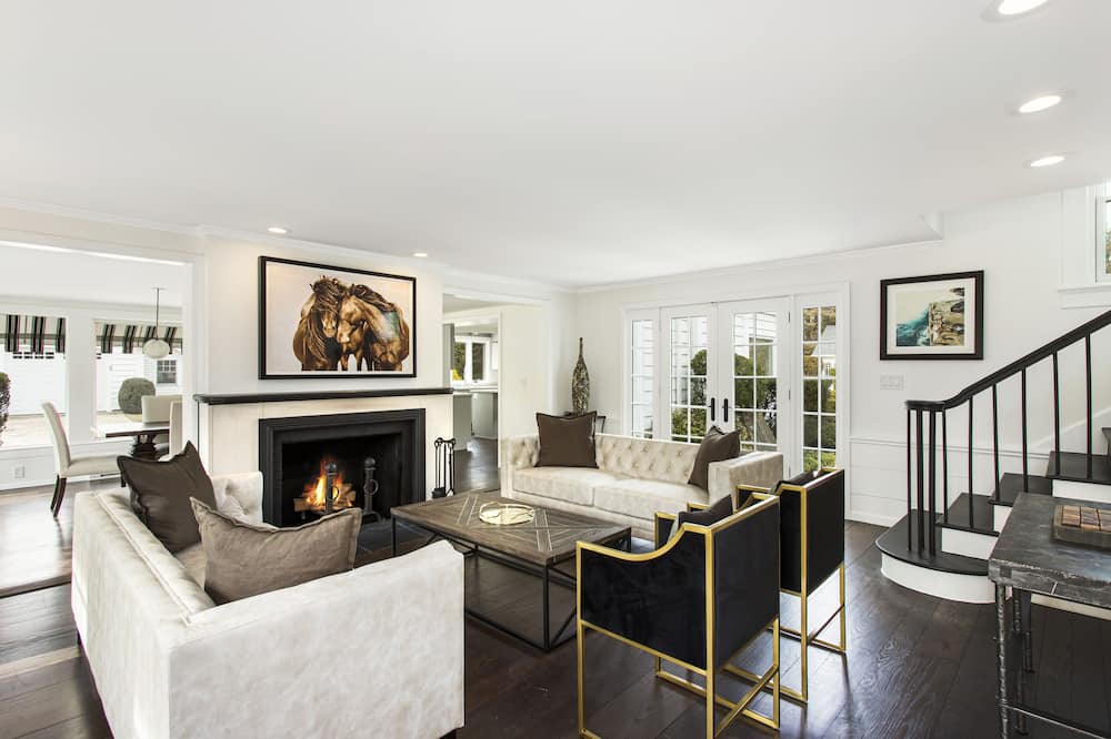 Photo of Livingroom in Bellport