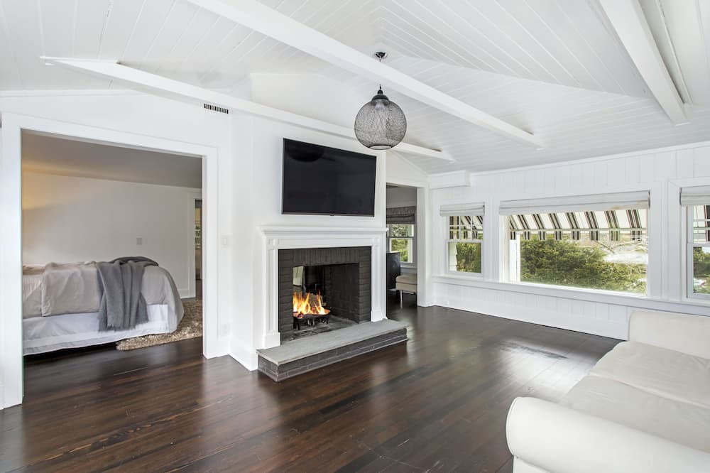 Photo of Livingroom in Bellport