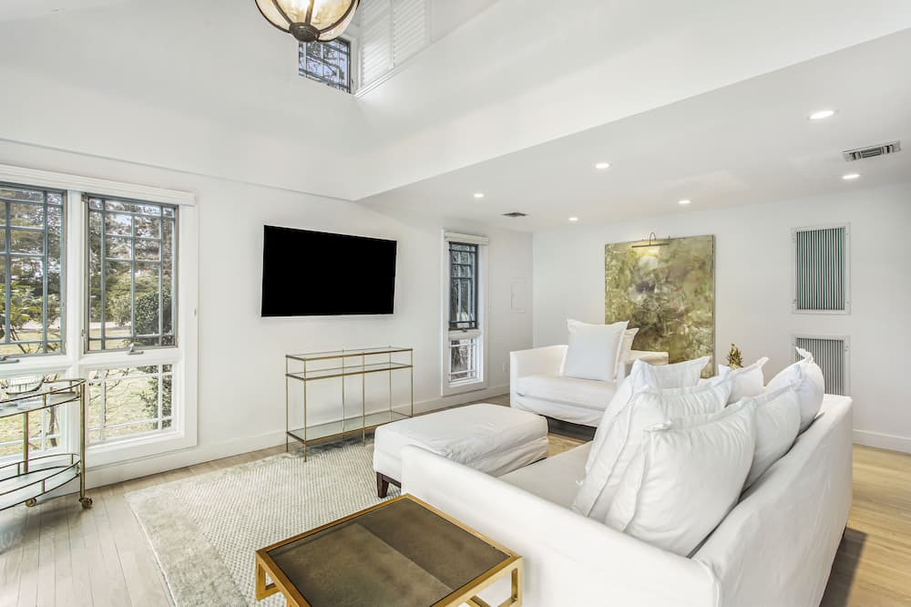 Photo of Livingroom in Bellport
