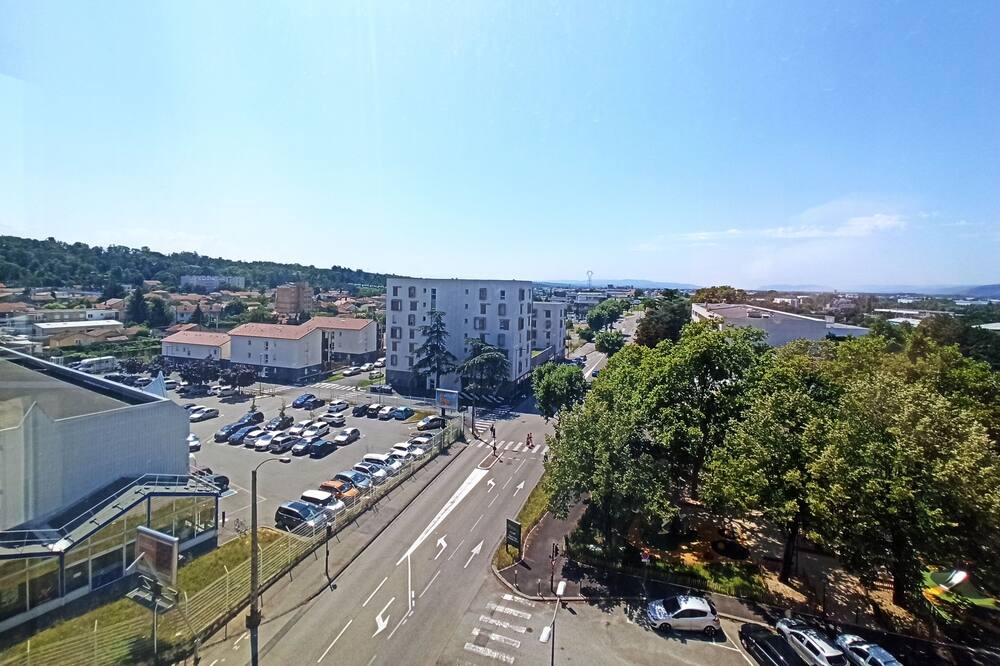 Photo of Others in Valence