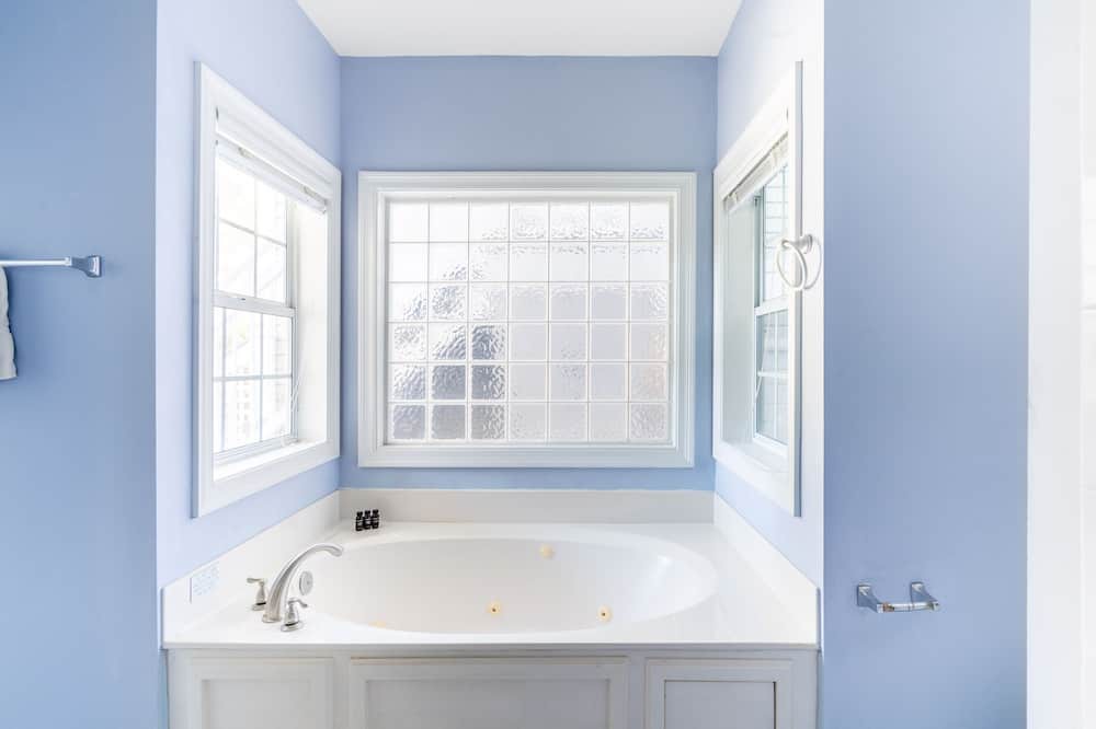 Photo of Bathroom in Crystal Shores