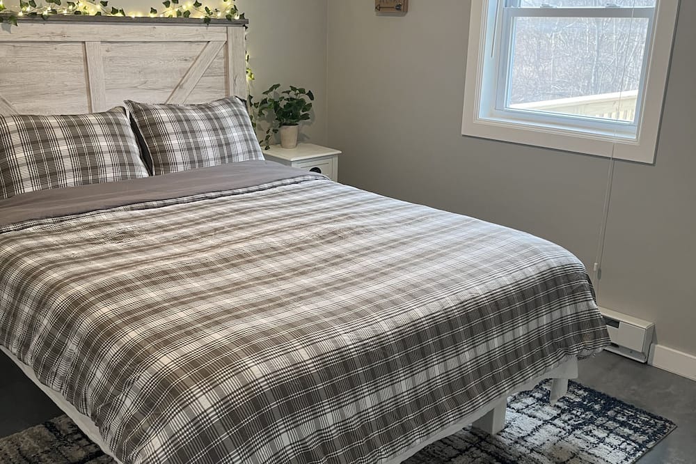 Photo of Bedroom in Rensselaer