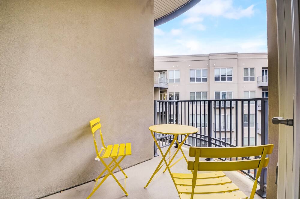 Photo of Patio Balcony in Lockerbie Square