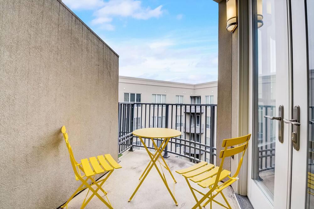 Photo of Patio Balcony in Lockerbie Square