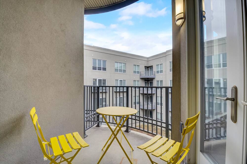 Photo of Patio Balcony in Lockerbie Square
