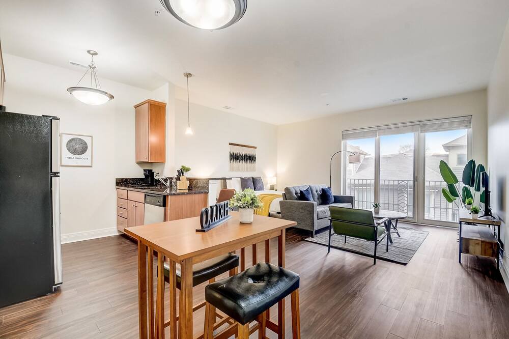 Photo of Livingroom in Lockerbie Square