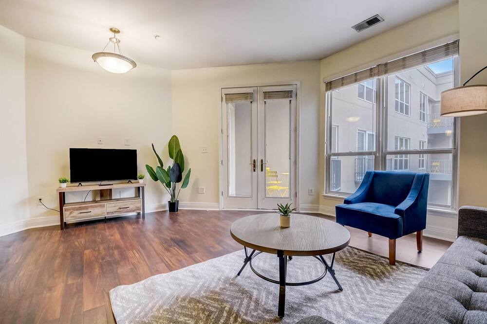 Photo of Livingroom in Lockerbie Square