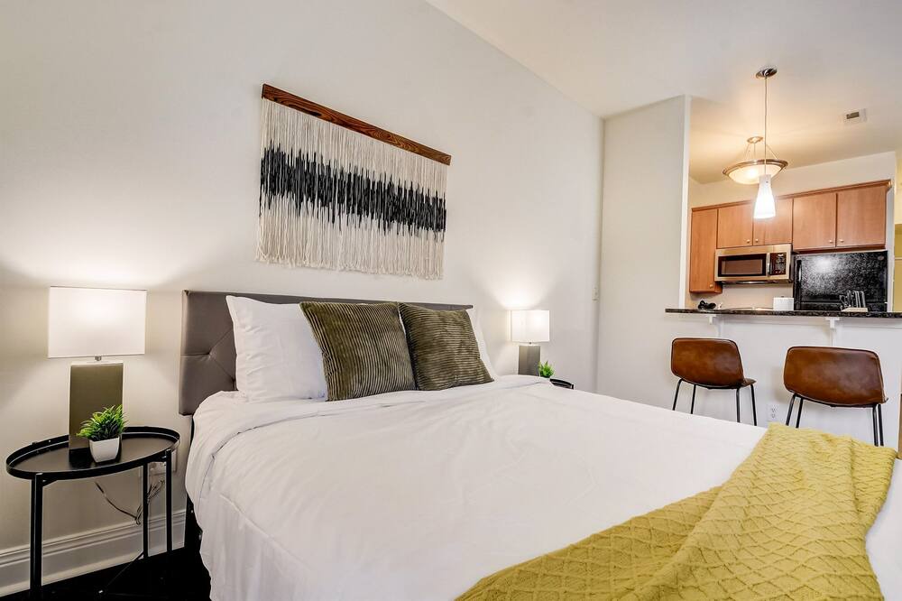 Photo of Bedroom in Lockerbie Square