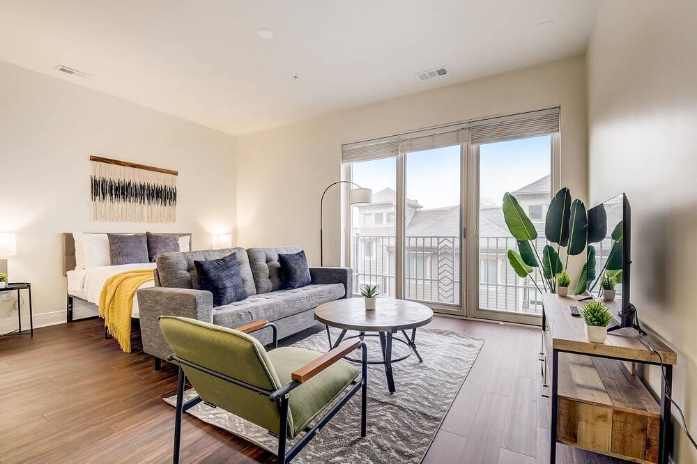 Photo of Livingroom in Lockerbie Square