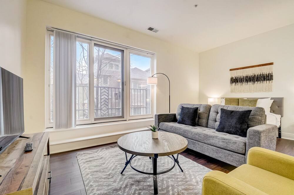 Photo of Livingroom in Lockerbie Square