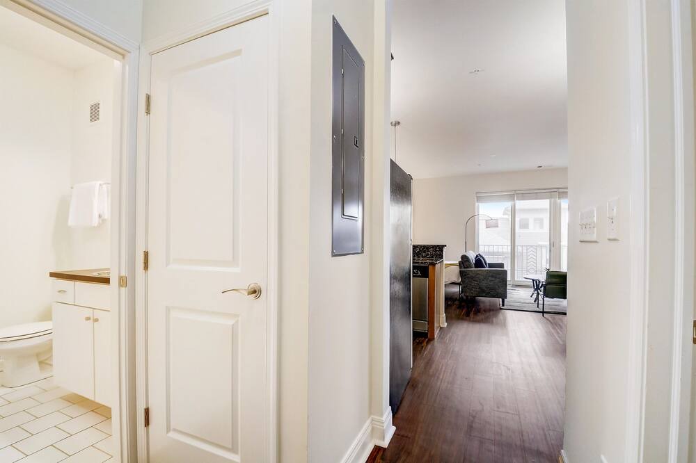 Photo of Bathroom in Lockerbie Square
