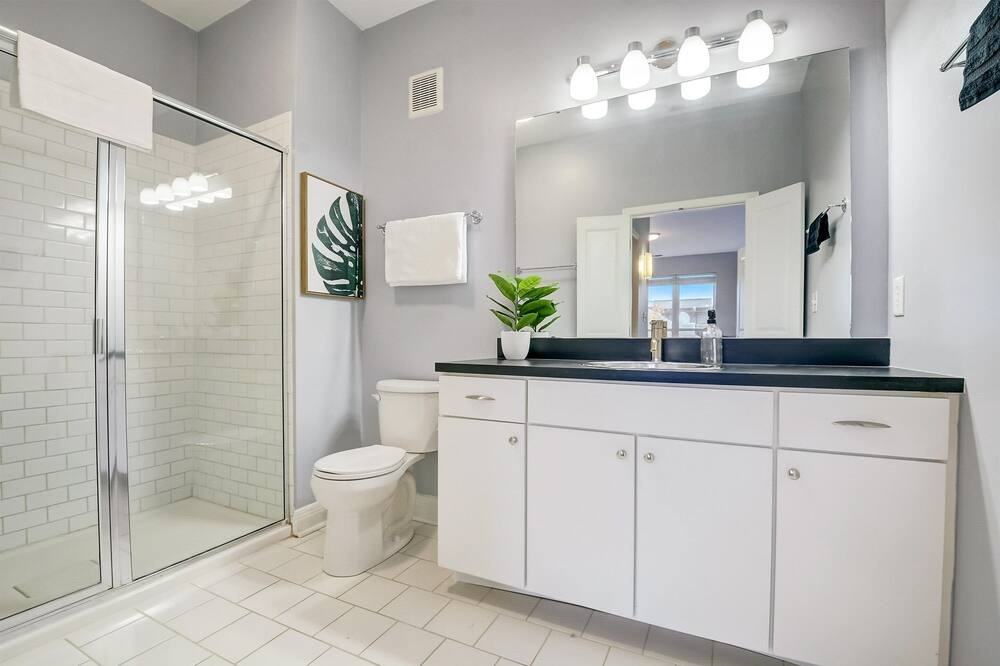 Photo of Bathroom in Lockerbie Square