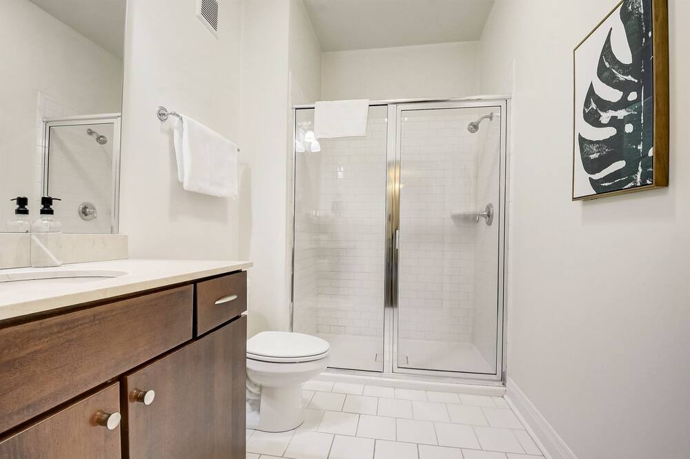 Photo of Bathroom in Lockerbie Square