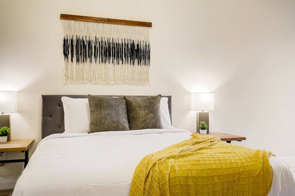 Photo of Bedroom in Lockerbie Square