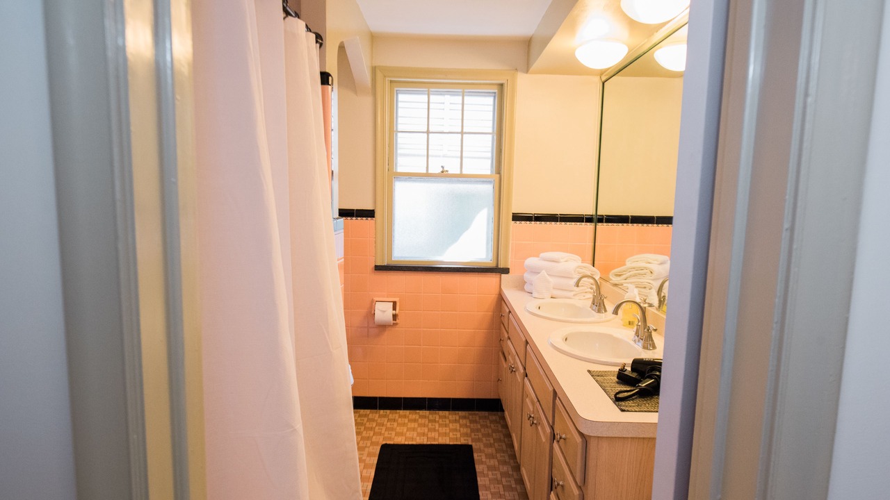 Photo of Bathroom in Niagara Falls