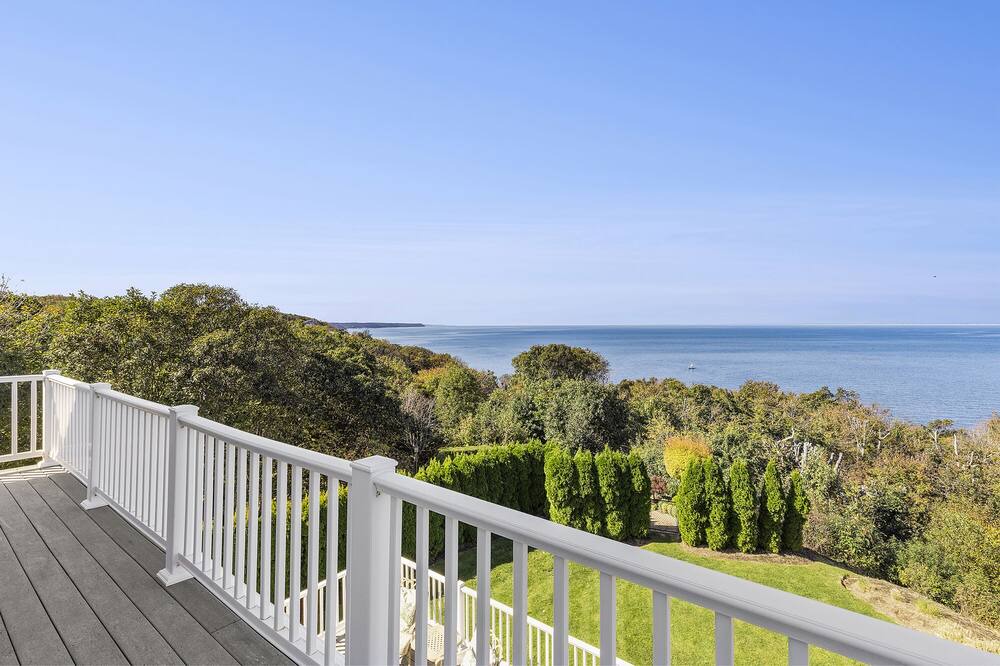 Photo of Patio Balcony in Baiting Hollow