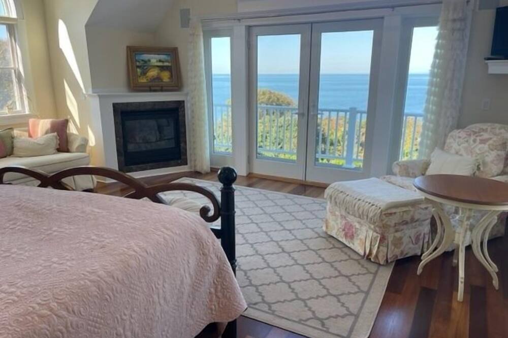 Photo of Livingroom in Baiting Hollow