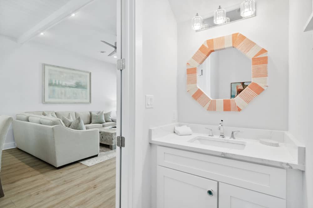 Photo of Bathroom in Treetop