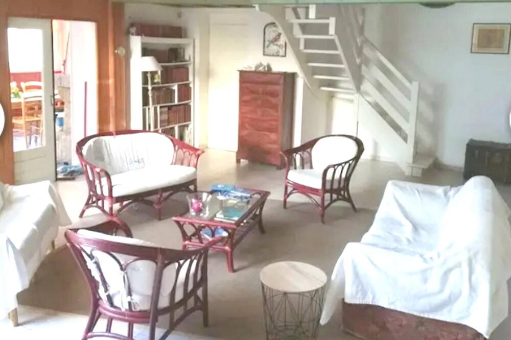 Photo of Livingroom in Matignon