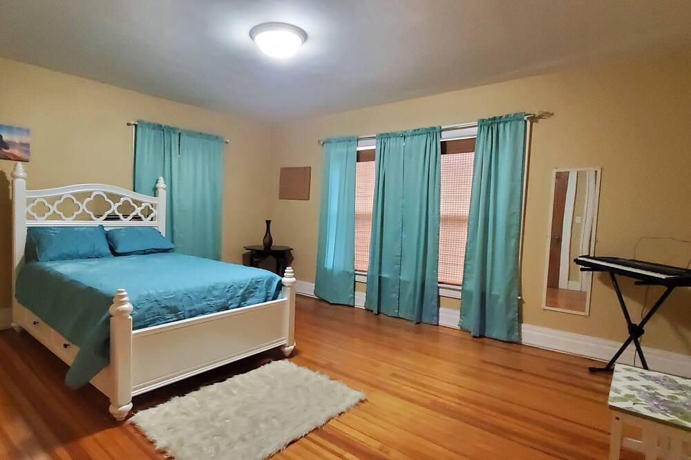 Photo of Bedroom in Oswego