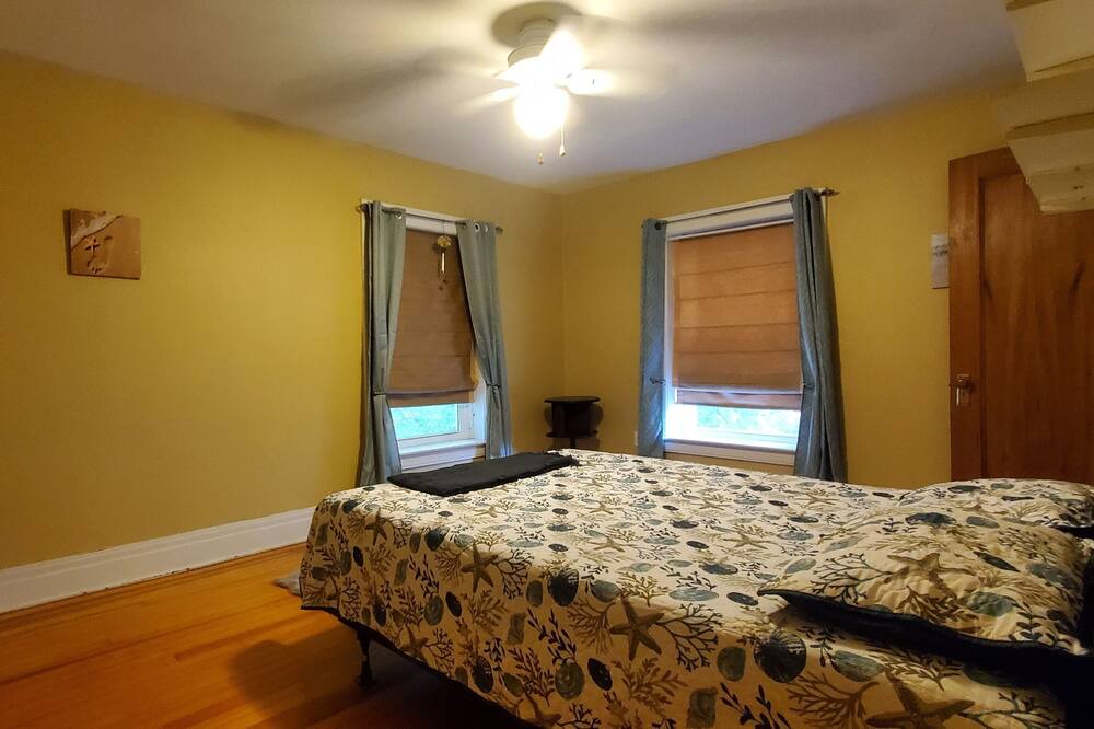 Photo of Bedroom in Oswego