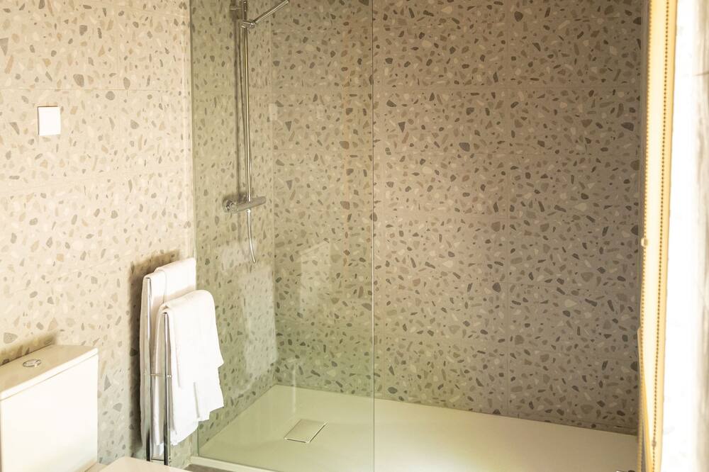 Photo of Bathroom in Amarante