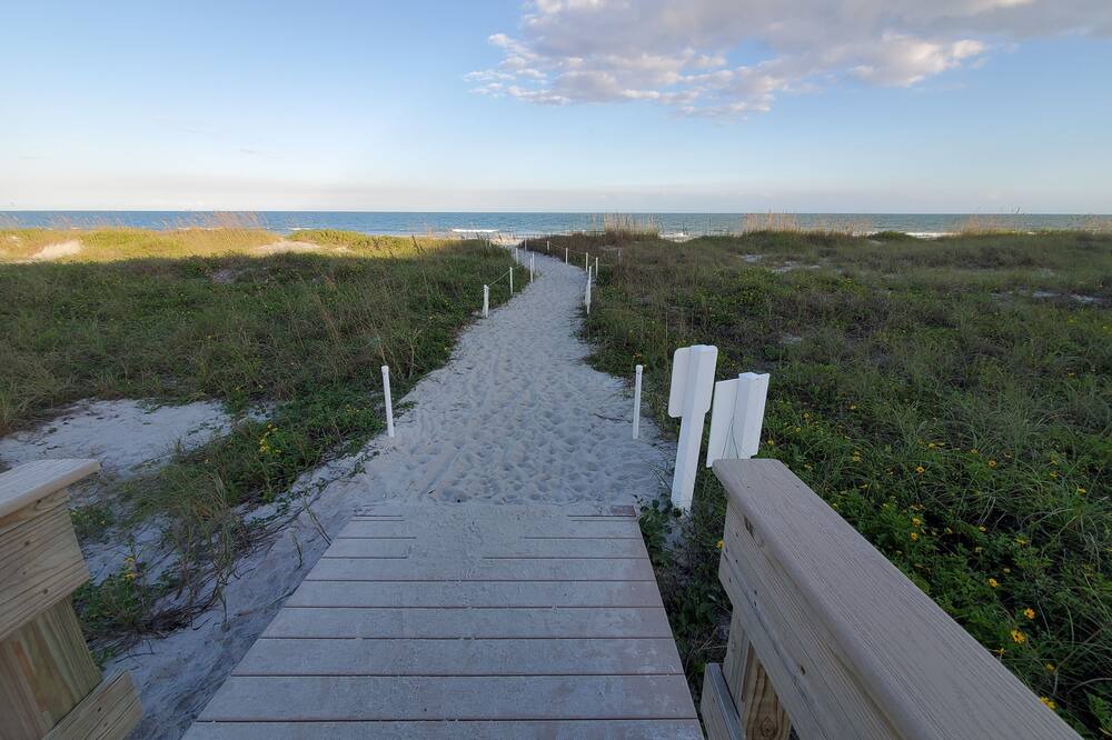 Photo of Others in Cocoa Isles
