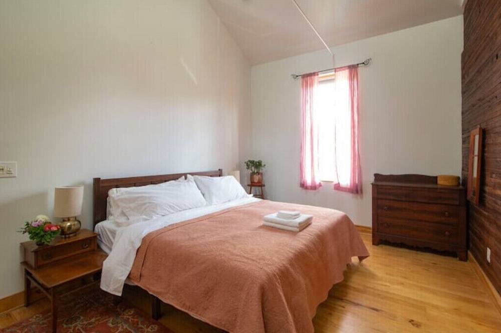 Photo of Bedroom in Lodi