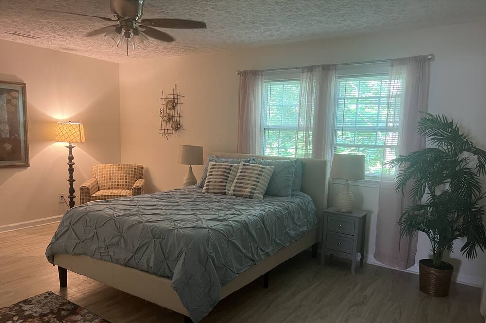 Photo of Bedroom in Falls of Rough