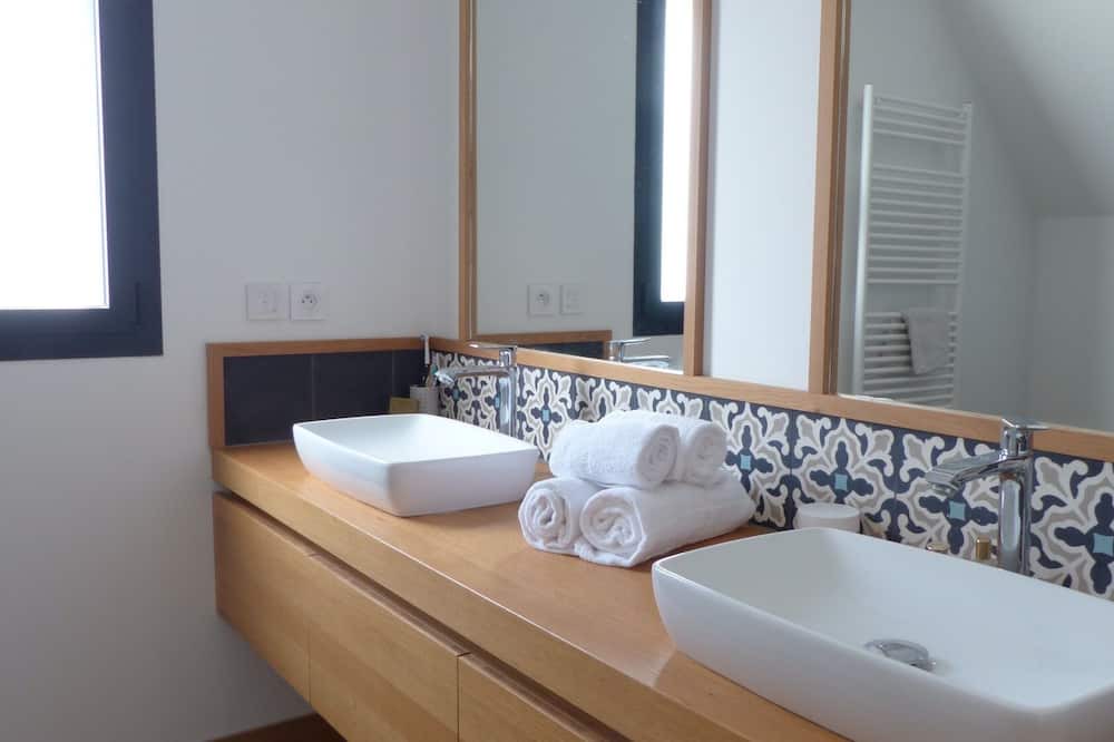 Photo of Bathroom in Port de St Goustan